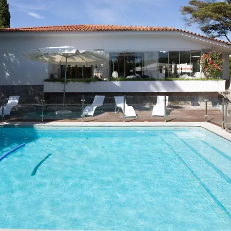 Sunny With Pool *